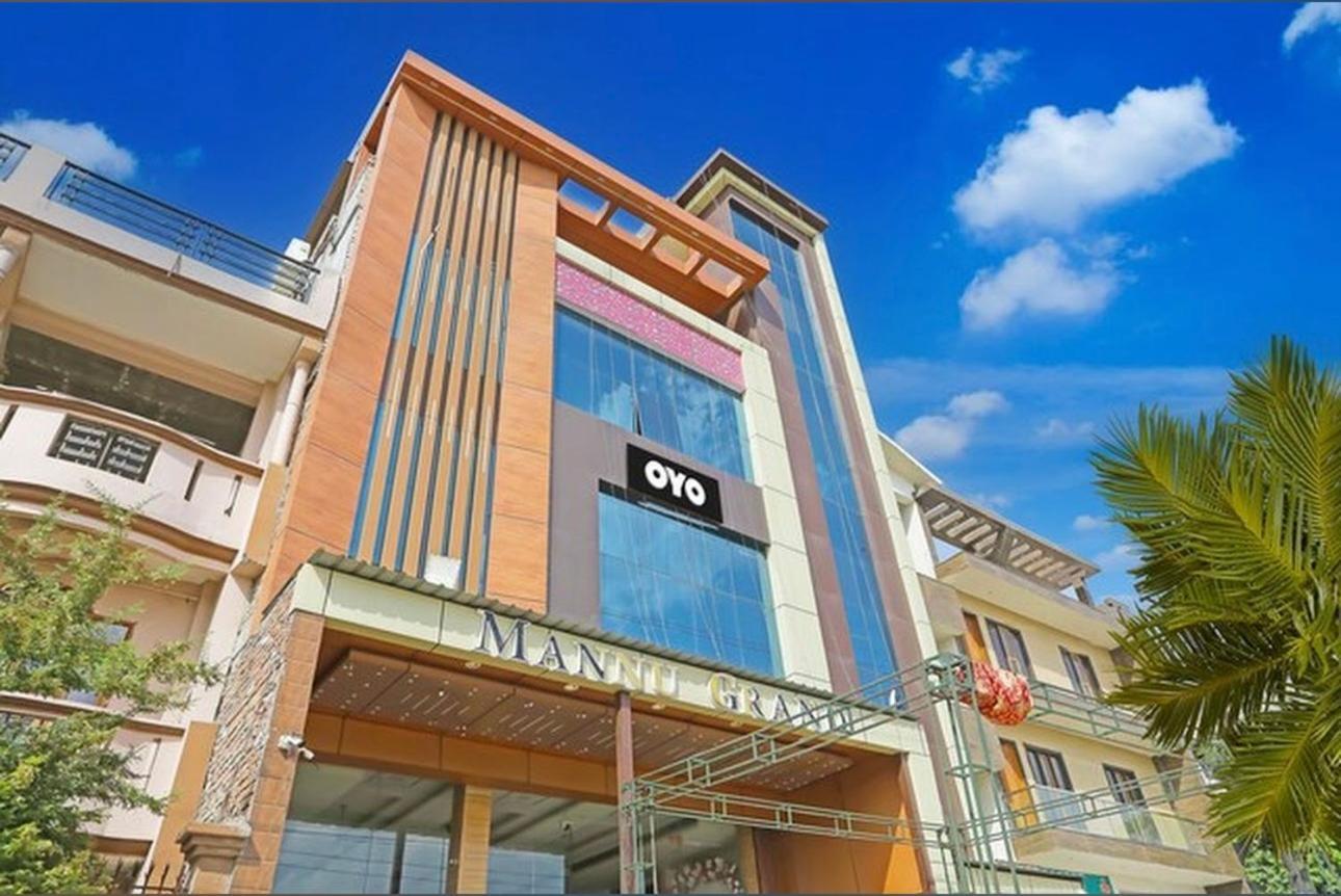 Hotel Mannu Grand Канпур Екстериор снимка