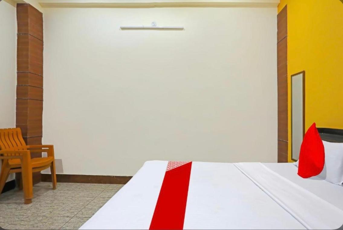 Hotel Mannu Grand Канпур Екстериор снимка