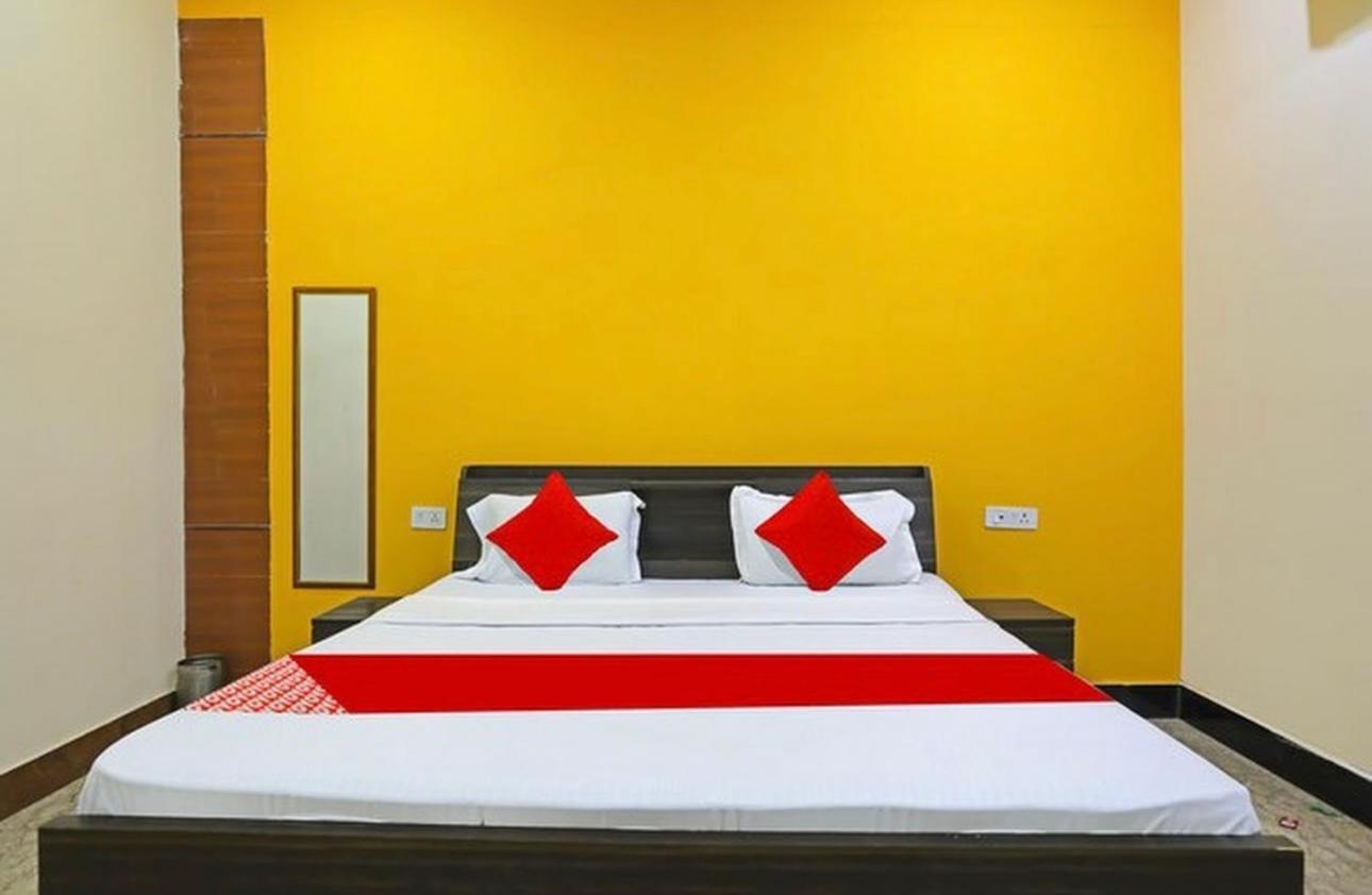 Hotel Mannu Grand Канпур Екстериор снимка